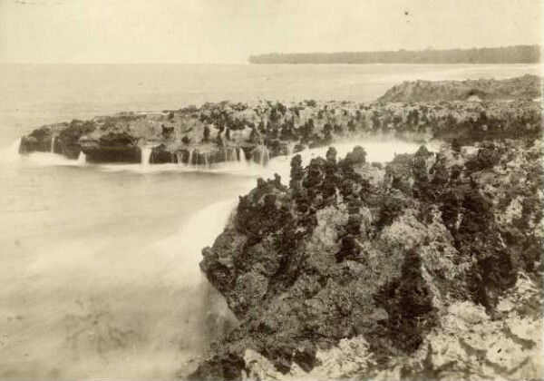 "Pointe nord de l'île de Nusa, Nouveau-Mecklembourg"