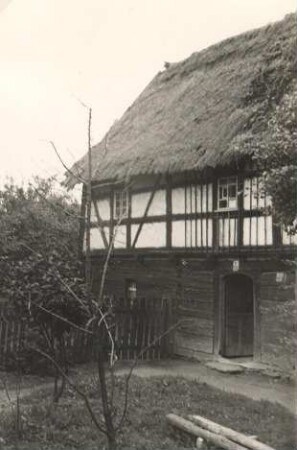 "Altes Fachwerkhaus (Hausnummer 11 ""Wendenschloss"") in Wartha bei Königswartha" : Stary tykowany dom w Stróži pola Rakec