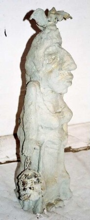 Figur mit Vogel