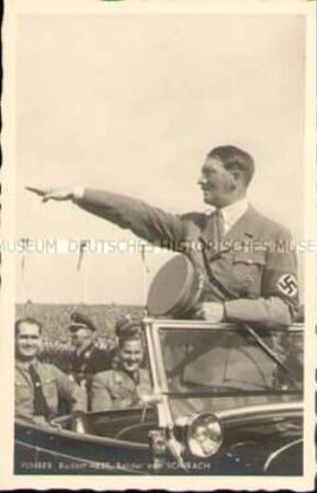Adolf Hitler grüßend im offenen Wagen (Reichsparteitag?)