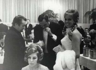 Presseball 1968 Barbara Valentin [und Gatte Dr. Reichardt]