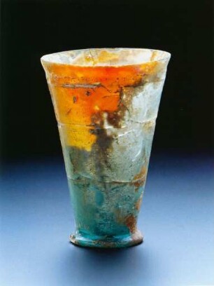 Becher mit überschliffenem Rand und massivem Bodenteil