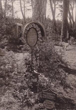 Waldfriedhof. Grabzeichen, Schmiedeeisen
