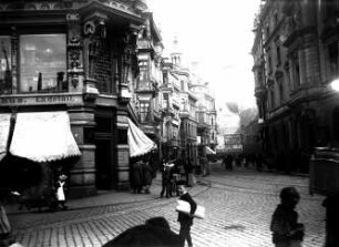 Blick auf die Große Ulrichstraße. Linke Bildseite - Kaufhaus Pinthus