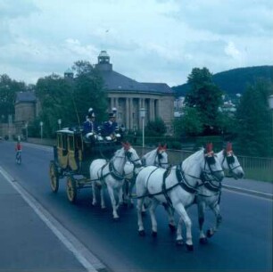 Bad Kissingen. Postkutsche vor dem Regentenbau