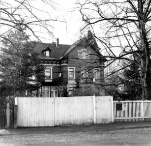 Böhlen-Großdeuben, Hauptstraße 35. Villa (um 1890/1895). Straßenansicht