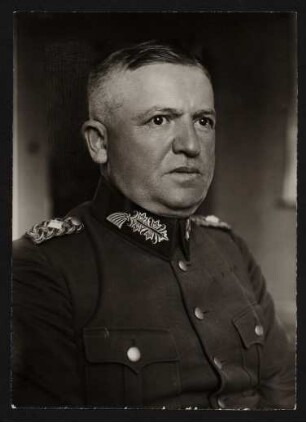 Porträt Generalleutnant Adam, neuer Kommandeur der 7. Division ... : Wechsel in der Leitung des Wehrkreises VII