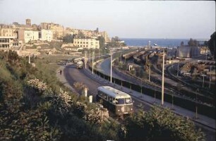 Konstanza [Constanta]: Boulevard Marinarilor mit Hafen und Bussen