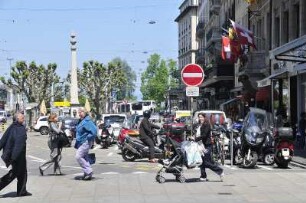 Genf - Straßenverkehr : Straßenverkehr in der City, aufgenommen in Genf am 21. Mai 2010