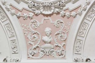 Decke des Marschallzimmers — Porträtbüstenreliefs — Frauenbüste in Akanthuskartusche