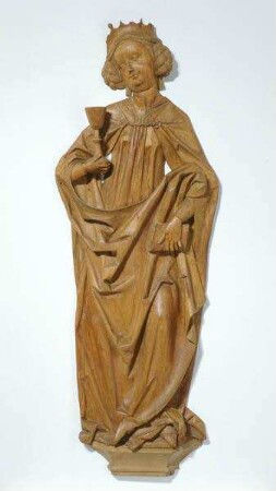 Stehende Heilige Barbara mit Buch und Kelch, zugehörig zu einer Gruppe der vier großen heiligen Jungfrauen (virgines capitales) in Relief