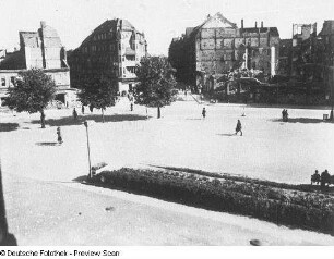 Bautzen. Kornmarkt. Blick gegen zerstörte Wohnhäuser (Kriegsschäden) an der Südostseite