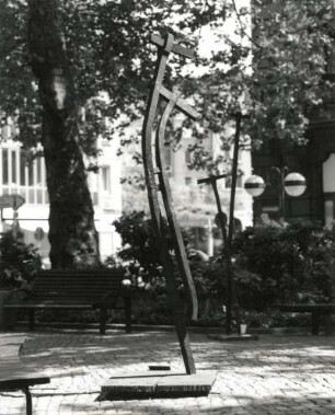 Fundstücke : Wand, René. Fundstücke. Schmiedeeisen. 1997. Dresden-Neustadt, Hauptstraße
