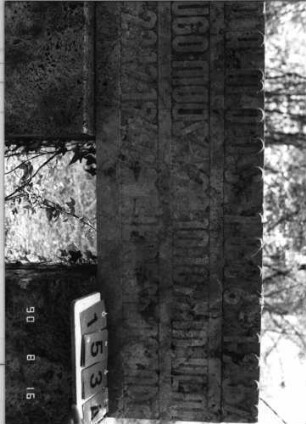 Grabstein 153 (Index: 99618458) Maße HxBxT: 112x200x21 cm Besonderheit: kulturhistorisch wertvoll / hist.-wiss. Gründe (Schoah-Opfer); - Familiengrab: Grabstein 153A