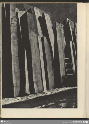 Planches dans une ruelle