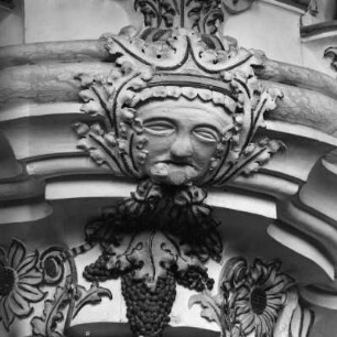 Kanzelkorb : Kanzelkorb (1726/1729). Maske. Benningen (Kreis Unterallgäu), Katholische Pfarrkirche Sankt Peter und Paul
