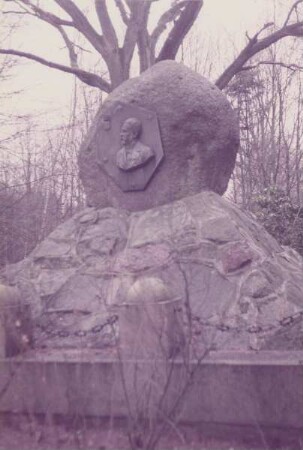 Denkmal von Detlev von Liliencron in Springhoe bei Kellinghusen