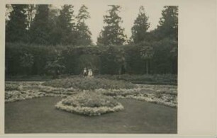 Porträt einer Dame und eines Mädchens im Park