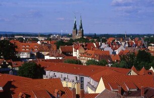 Quedlinburg - Stadtübersicht : Stadtübersicht mit der Nikolaikirche. Aufgenommen in Quedlinburg ca. 1994