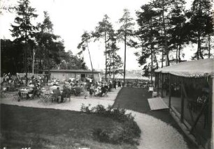 Seifhennersdorf. Volksbad. Biergarten und -zelt sowie Kiosk (vor der Erbauung der Silberteichbaude). Blick nach Süden gegen den Ort