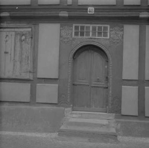 Tangermünde. Haustür von 1679 in der Altstadt (oder gesamtes Gebäude von 1679?)