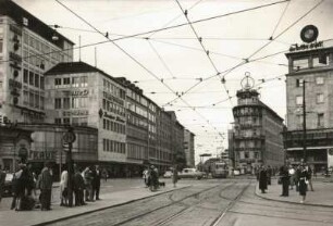 München. Karlsplatz. Blick in die Bayerstraße in Richtung Hauptbahnhof, Mitte das Pini-Haus, rechts der Justizpalast