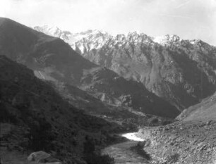 Indien. Kashmir. Ladakh. Dras-Tal bei Kharbu. Blick zur Zanskar-Kette