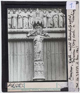 Amiens: Kathedrale, nördliches Querschiffportal, Trumeau mit Madonna