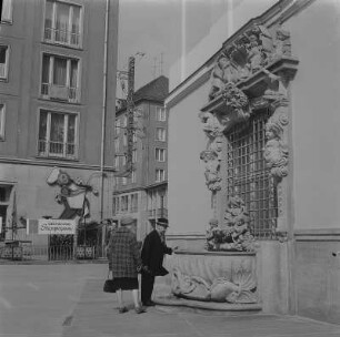 Dresden. Dinglingerbrunnen am Hotel Gewandhaus, von Johann Melchior Dinglinger, zierte ursprünglich Hof und Wohnhaus Dinglingers