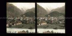 Panorama von Interlaken mit Gebirge im Hintergrund