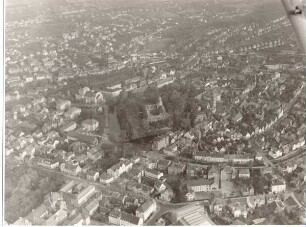 Luftbild aus Südwesten: Kernstadt. Detmold. am rechten Rand ein Teil der Tragfläche des Flugzeugs