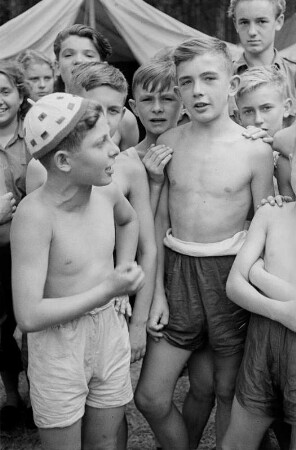 Pionierrepublik "Ernst Thälmann" in Wuhlheide : Jungen im Zeltlager