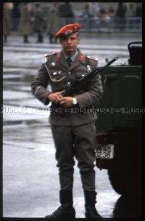 Berlin, NVA-Parade, 7. Oktober 1989