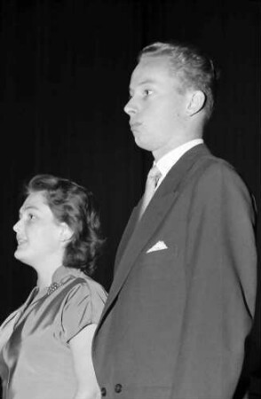 Freiburg: Kurbeltheater; Freisprechungsfeier 1956; Vortrag: Ursula Rehberg, Klaus Reif
