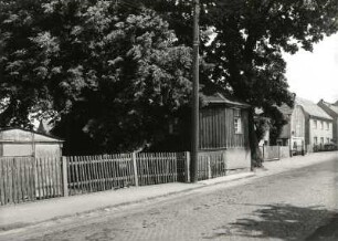 Medingen, Weixdorfer Straße 5. Bauernhof (1801/1850). Straßenansicht des Eckpavillons