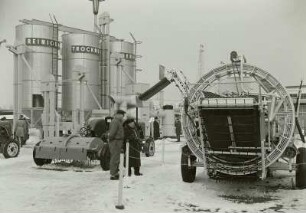 Leipzig, Techn. Messe 1962, Kartoffelvollerntemaschine u.a.