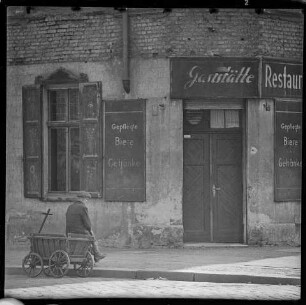 Berliner Kneipe Studie (Originaltitel des Fotografen). SW-Foto, 1960er Jahre © Kurt Schwarz.