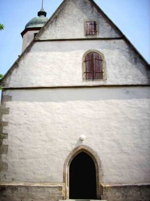 Langhaus (Spätgotischer Neubau auf Vorgänger) über Giebelseite mit Speicherboden im Giebelbereich (erhaltene Windenluken)