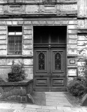 Görlitz-Altstadt, Blockhausstraße 3. Wohnhaus (um 1890). Fenster und Hauseinfahrt