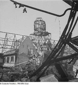 Dresden. Ruine des Neuen Rathauses. Dachstuhl des Südflügels