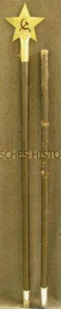 Fahnenstange mit sternförmiger Spitze zu Fahne der KPD