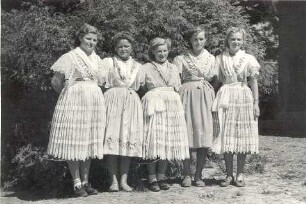 Festtagstracht aus Heinersbrück : Kleidung - niedersorbische Tracht. Ort: Móst / Heinersbrück. Niedersorbische Festtagstracht (ohne Kopftuch).