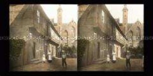Personengruppe mit Blick zum ehemaligen Dominikanerkloster St. Pauli, Brandenburg an der Havel