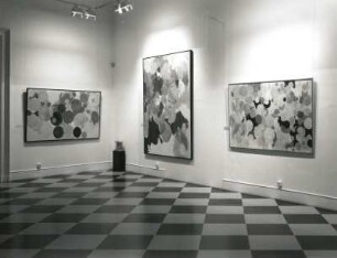 Dresden. Ausstellung "Ernst Wilhelm Nay. 1902-1968" im Georgenbau des Residenzschlosses. Raumaufnahme