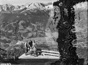 Garmisch-Partenkirchen, Ortsansicht : Garmisch-Partenkirchen. Blick vom Wankhaus auf den Ort mit Ski-Stadion gegen Alpspitze