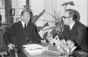 Freiburg: Rathaus, Oberbürgermeister Dr. Keidel, Justizminister Rudolf Schieler
