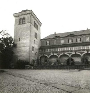 Dohna-Röhrsdorf-Gamig. Ehemaliges Rittergut Gut Gamig (1501/1900; Umbau und Turm 1834, W. Hermann). Ansicht mit Wohnturm von Süden