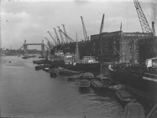 London. Blick von der London-Bridge zur Tower-Brigde