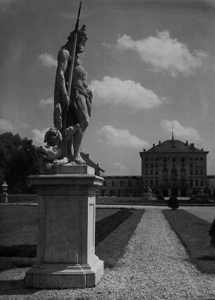 Neptunfigur im Nymphenburger Schloßpark bei München