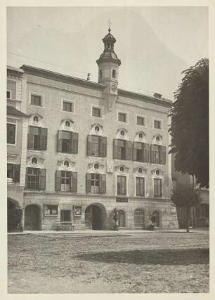 Tittmoning an der Salzach. Rathaus (16. Jahrhundert) mit Barockfassade von 1711